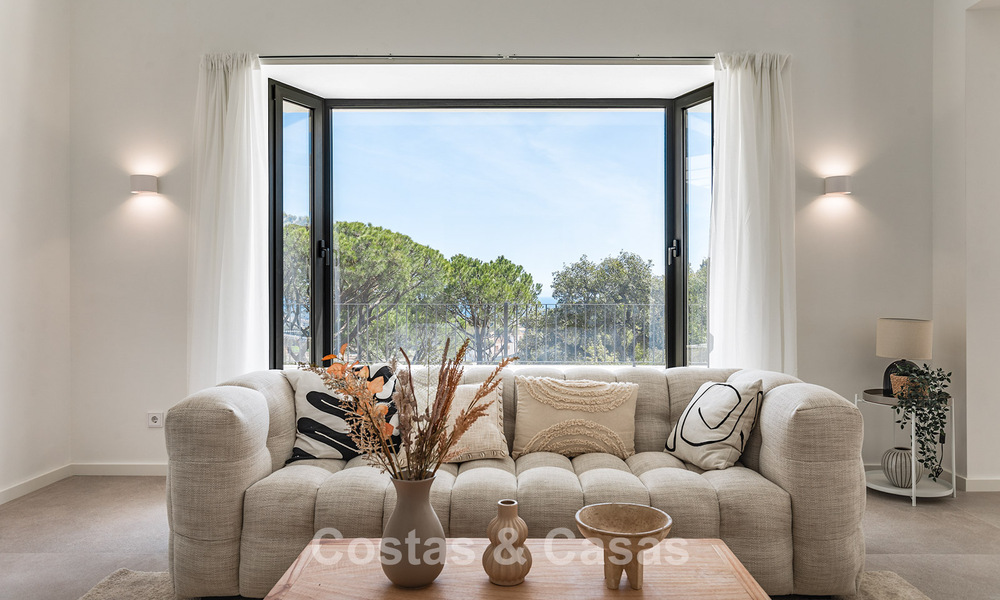 Prestigiosa villa reformada en venta en la cotizada urbanización cerrada de El Madroñal en Marbella - Benahavis 779552