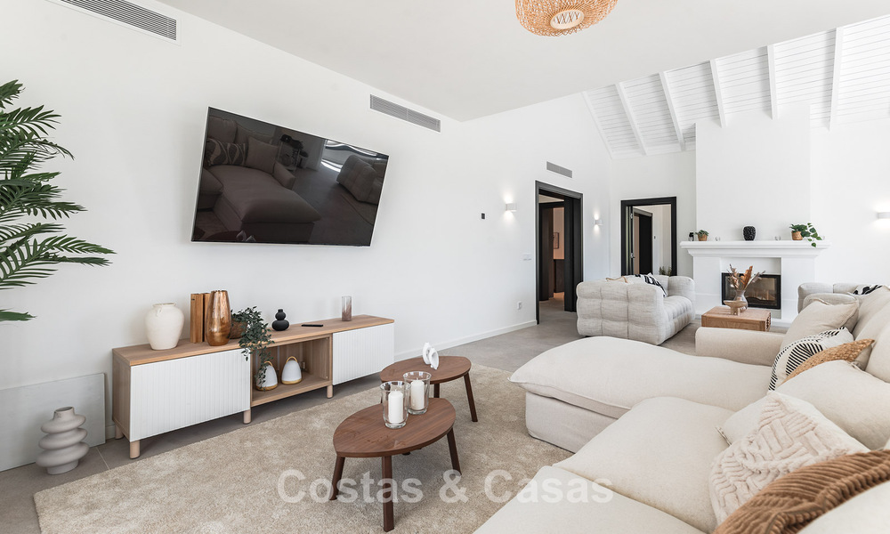 Prestigiosa villa reformada en venta en la cotizada urbanización cerrada de El Madroñal en Marbella - Benahavis 779555