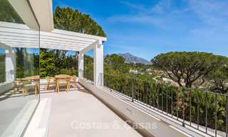 Prestigiosa villa reformada en venta en la cotizada urbanización cerrada de El Madroñal en Marbella - Benahavis 779557 