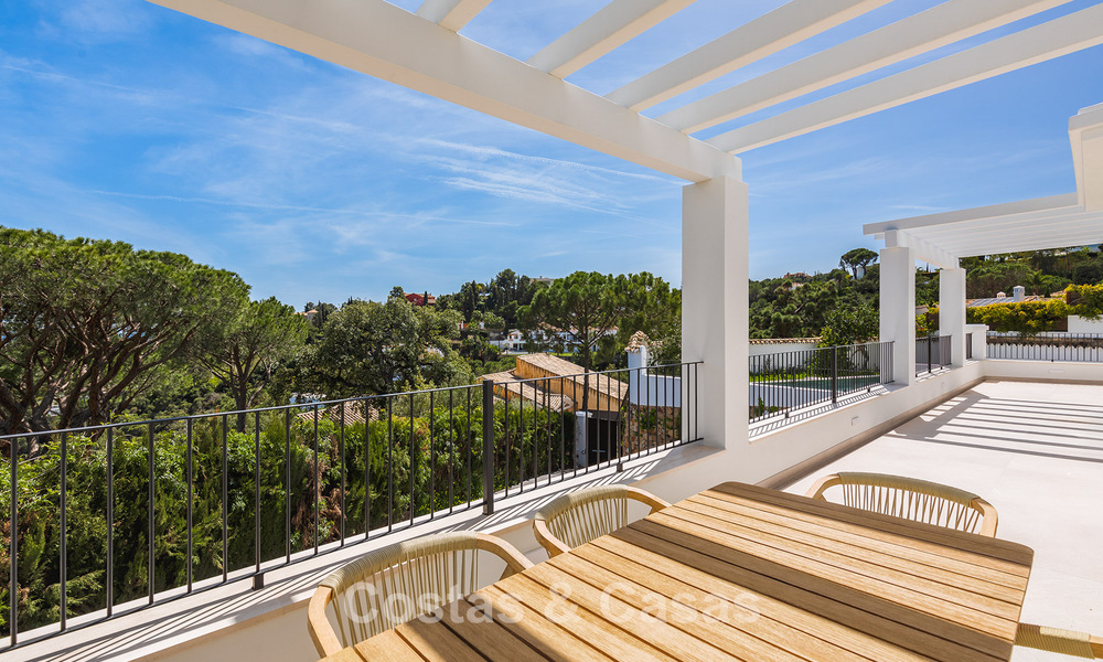 Prestigiosa villa reformada en venta en la cotizada urbanización cerrada de El Madroñal en Marbella - Benahavis 779559