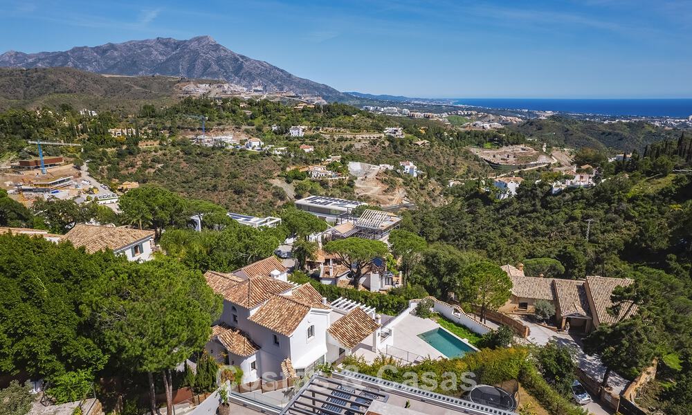 Prestigiosa villa reformada en venta en la cotizada urbanización cerrada de El Madroñal en Marbella - Benahavis 779561