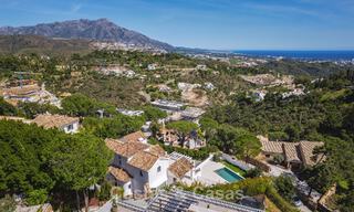 Prestigiosa villa reformada en venta en la cotizada urbanización cerrada de El Madroñal en Marbella - Benahavis 779561 