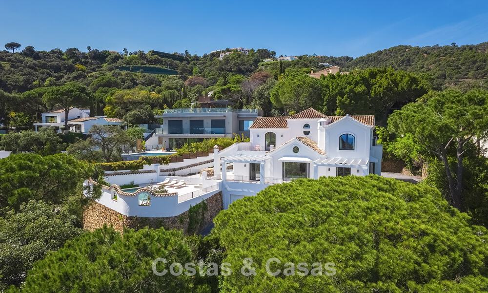 Prestigiosa villa reformada en venta en la cotizada urbanización cerrada de El Madroñal en Marbella - Benahavis 779565