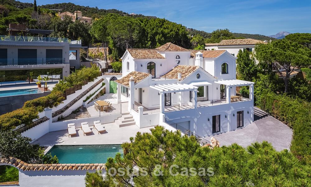 Prestigiosa villa reformada en venta en la cotizada urbanización cerrada de El Madroñal en Marbella - Benahavis 779567
