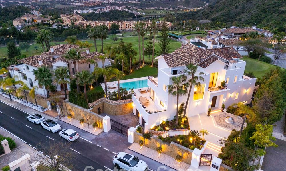 Villa de lujosa arquitectura mediterránea en venta, junto al campo de golf en Marbella - Benahavis 779641