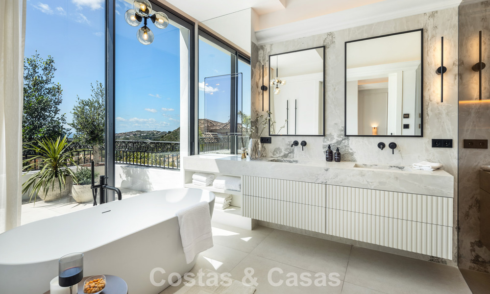 Villa de lujosa arquitectura mediterránea en venta, junto al campo de golf en Marbella - Benahavis 779660