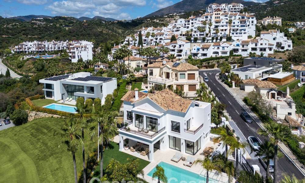 Villa de lujosa arquitectura mediterránea en venta, junto al campo de golf en Marbella - Benahavis 779676