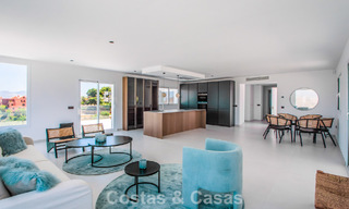 Amplia villa de estilo arquitectónico moderno y mediterráneo en venta al este del centro de Marbella 779833 