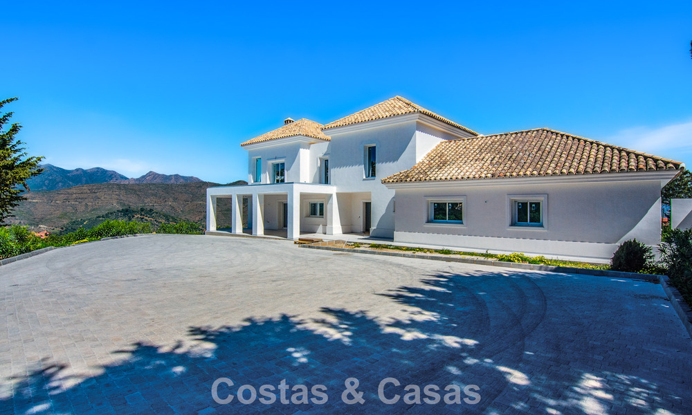 Amplia villa de estilo arquitectónico moderno y mediterráneo en venta al este del centro de Marbella 779840