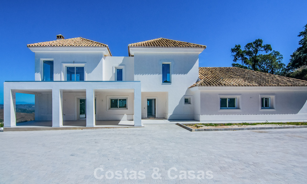 Amplia villa de estilo arquitectónico moderno y mediterráneo en venta al este del centro de Marbella 779841