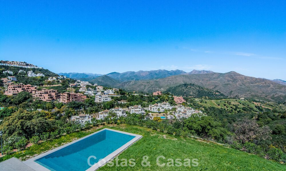 Amplia villa de estilo arquitectónico moderno y mediterráneo en venta al este del centro de Marbella 779845