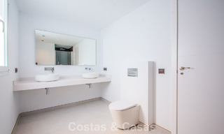 Amplia villa de estilo arquitectónico moderno y mediterráneo en venta al este del centro de Marbella 779849 