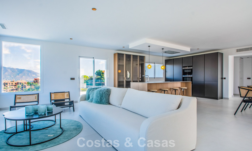 Amplia villa de estilo arquitectónico moderno y mediterráneo en venta al este del centro de Marbella 779856