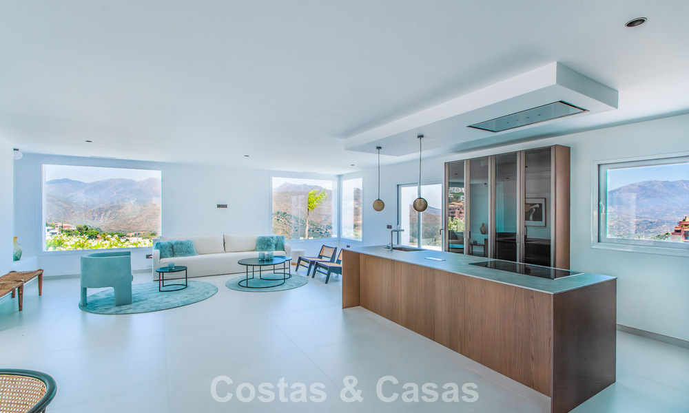 Amplia villa de estilo arquitectónico moderno y mediterráneo en venta al este del centro de Marbella 779863