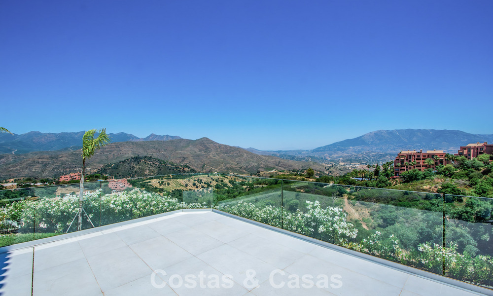 Amplia villa de estilo arquitectónico moderno y mediterráneo en venta al este del centro de Marbella 779864