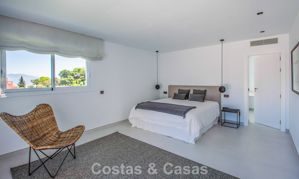 Amplia villa de estilo arquitectónico moderno y mediterráneo en venta al este del centro de Marbella 779865