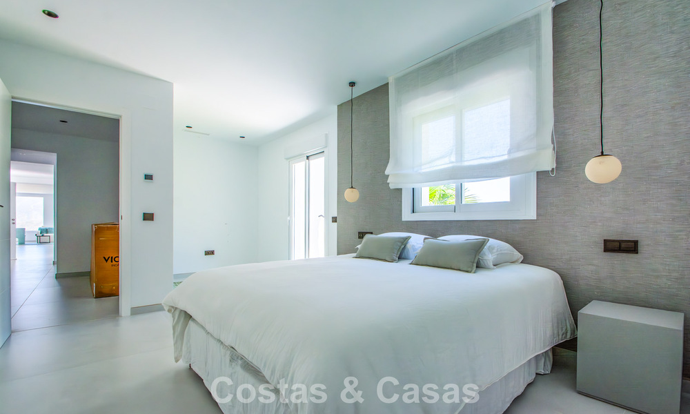 Amplia villa de estilo arquitectónico moderno y mediterráneo en venta al este del centro de Marbella 779868