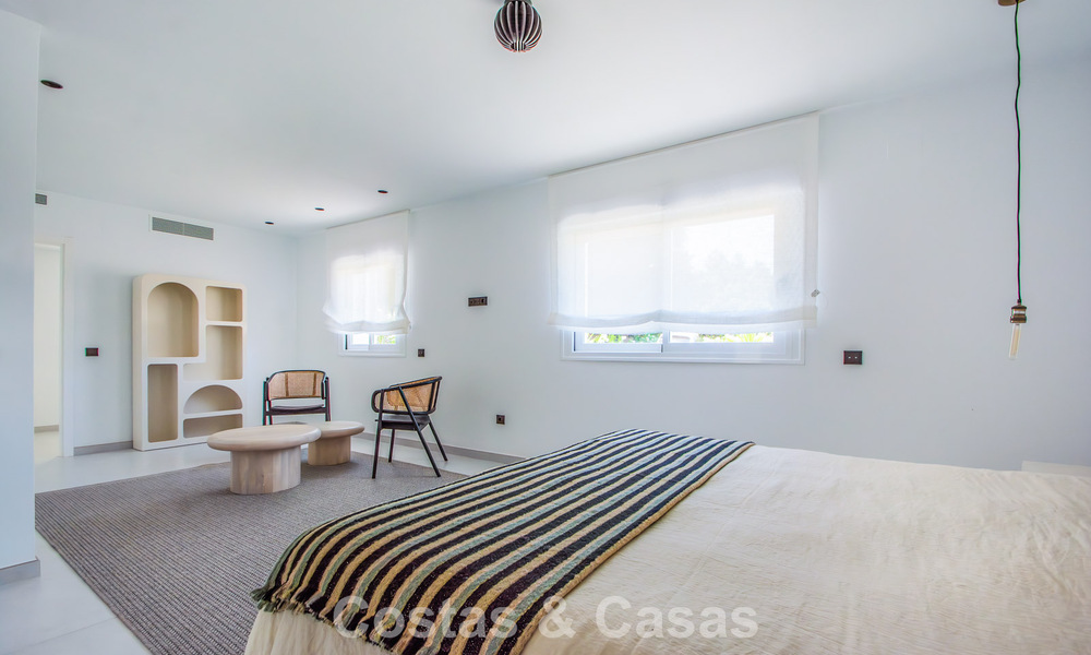 Amplia villa de estilo arquitectónico moderno y mediterráneo en venta al este del centro de Marbella 779870