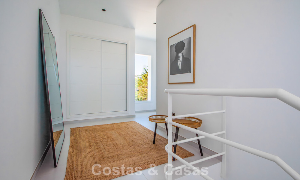 Amplia villa de estilo arquitectónico moderno y mediterráneo en venta al este del centro de Marbella 779872