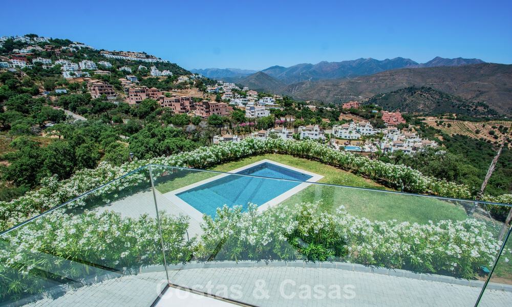 Amplia villa de estilo arquitectónico moderno y mediterráneo en venta al este del centro de Marbella 779876