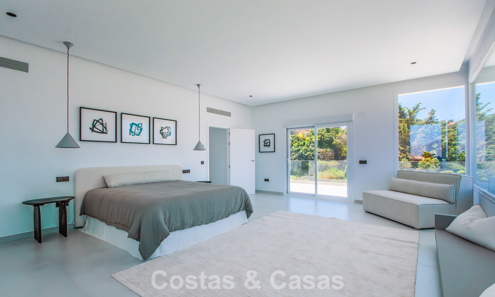 Amplia villa de estilo arquitectónico moderno y mediterráneo en venta al este del centro de Marbella 779877