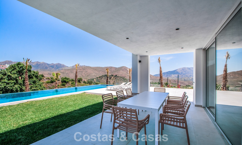 Villa de nueva construcción moderna y lista para entrar a vivir en venta al este de Marbella centro 779713