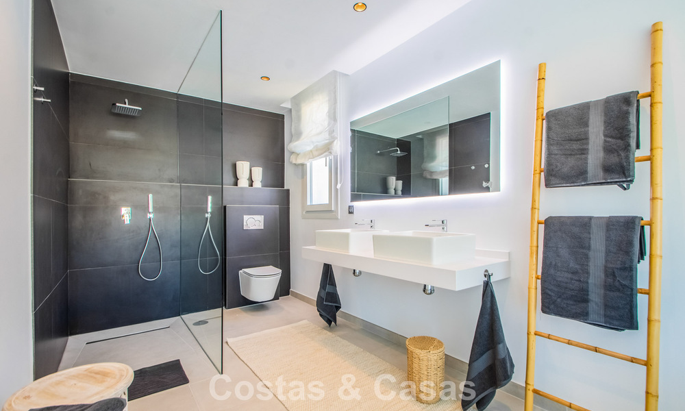 Villa de nueva construcción moderna y lista para entrar a vivir en venta al este de Marbella centro 779722