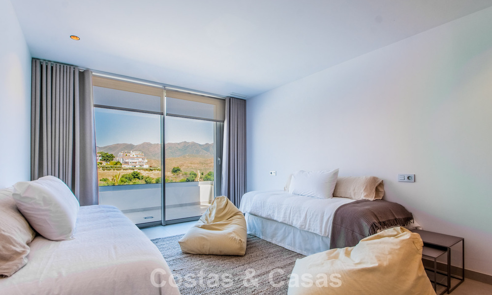 Villa de nueva construcción moderna y lista para entrar a vivir en venta al este de Marbella centro 779727