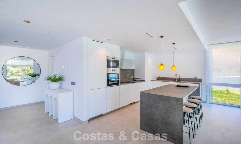 Villa de nueva construcción moderna y lista para entrar a vivir en venta al este de Marbella centro 779734
