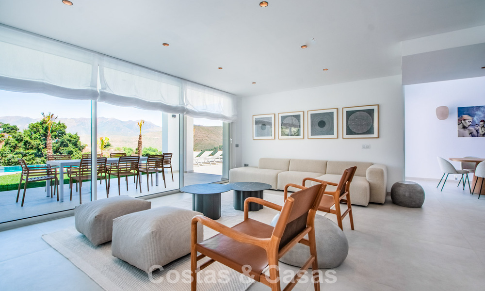 Villa de nueva construcción moderna y lista para entrar a vivir en venta al este de Marbella centro 779736