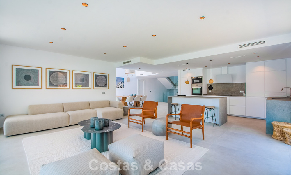 Villa de nueva construcción moderna y lista para entrar a vivir en venta al este de Marbella centro 779737