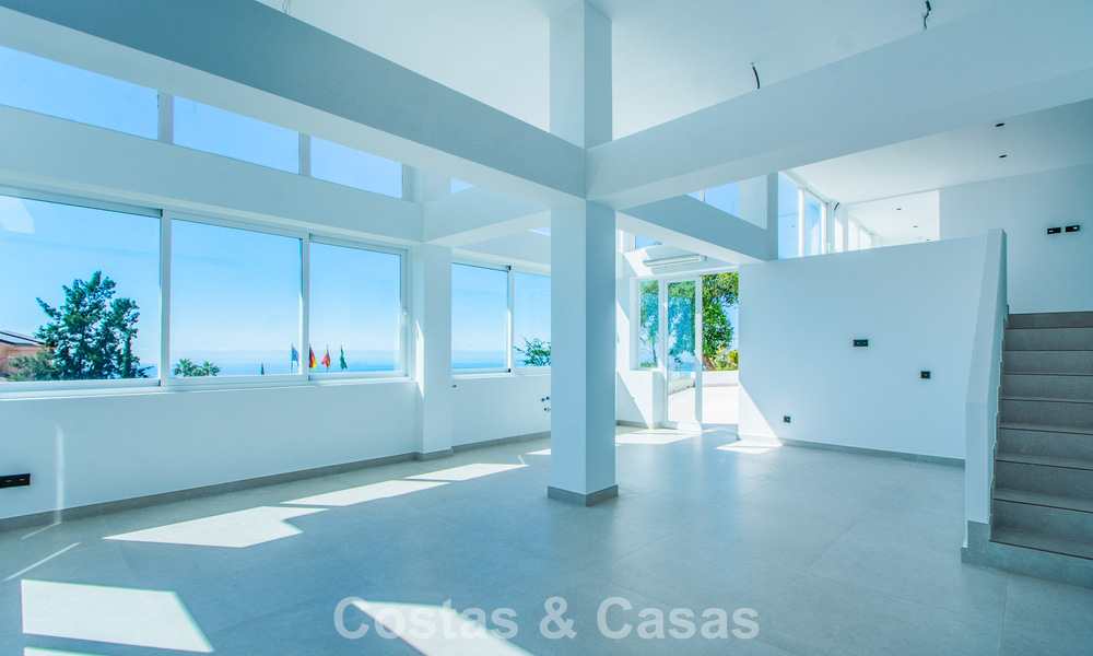 Apartamento de 3 dormitorios con impresionantes vistas en venta en las colinas al este del centro de Marbella 779738