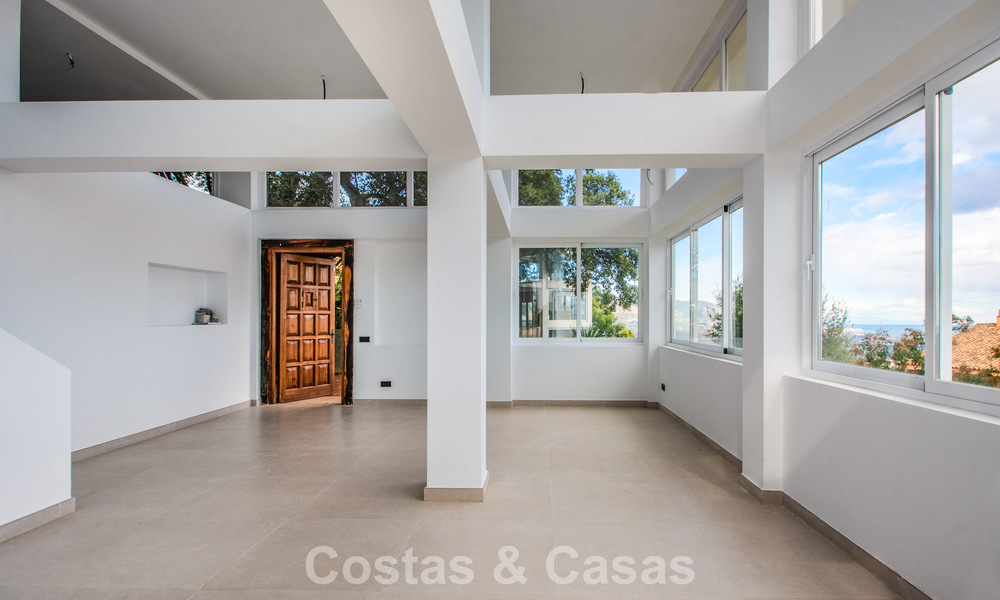 Apartamento de 3 dormitorios con impresionantes vistas en venta en las colinas al este del centro de Marbella 779741