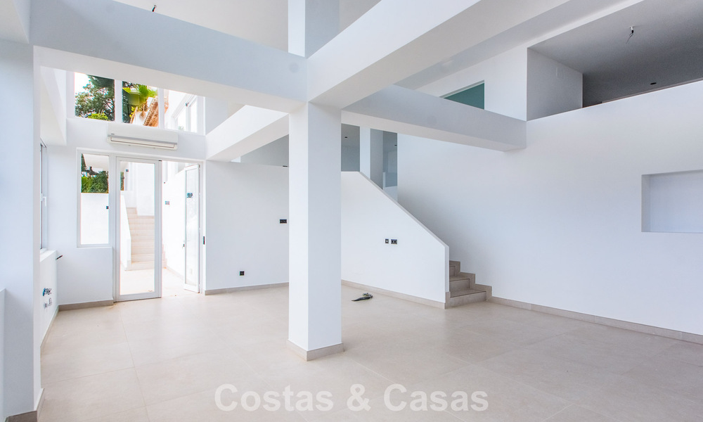 Apartamento de 3 dormitorios con impresionantes vistas en venta en las colinas al este del centro de Marbella 779743