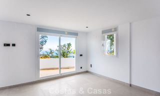 Apartamento de 3 dormitorios con impresionantes vistas en venta en las colinas al este del centro de Marbella 779745 