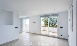 Apartamento de 3 dormitorios con impresionantes vistas en venta en las colinas al este del centro de Marbella 779746 