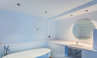 Apartamento de 3 dormitorios con impresionantes vistas en venta en las colinas al este del centro de Marbella 779748 