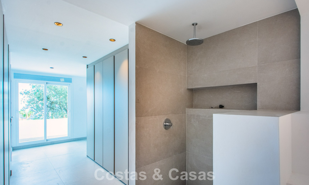 Apartamento de 3 dormitorios con impresionantes vistas en venta en las colinas al este del centro de Marbella 779749