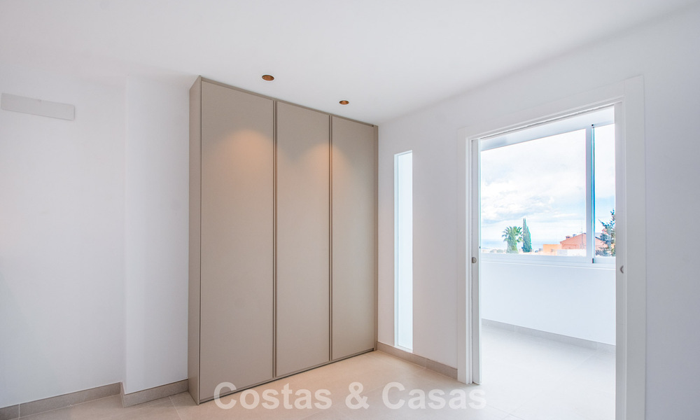 Apartamento de 3 dormitorios con impresionantes vistas en venta en las colinas al este del centro de Marbella 779753