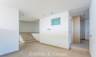 Apartamento de 3 dormitorios con impresionantes vistas en venta en las colinas al este del centro de Marbella 779757 