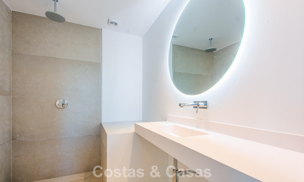 Apartamento de 3 dormitorios con impresionantes vistas en venta en las colinas al este del centro de Marbella 779759