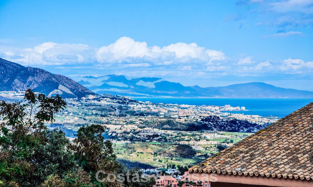 Apartamento de 3 dormitorios con impresionantes vistas en venta en las colinas al este del centro de Marbella 779763