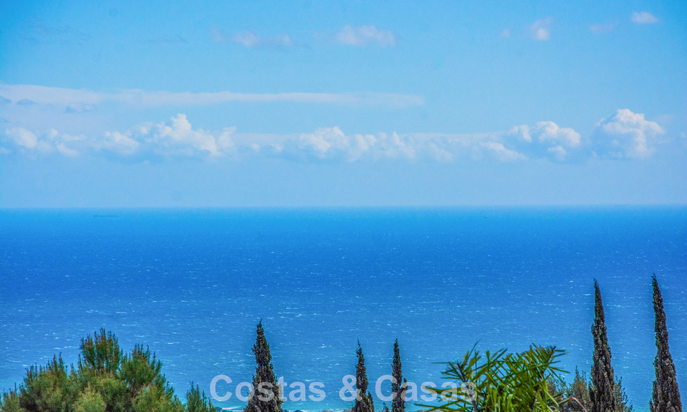 Apartamento de 3 dormitorios con impresionantes vistas en venta en las colinas al este del centro de Marbella 779765