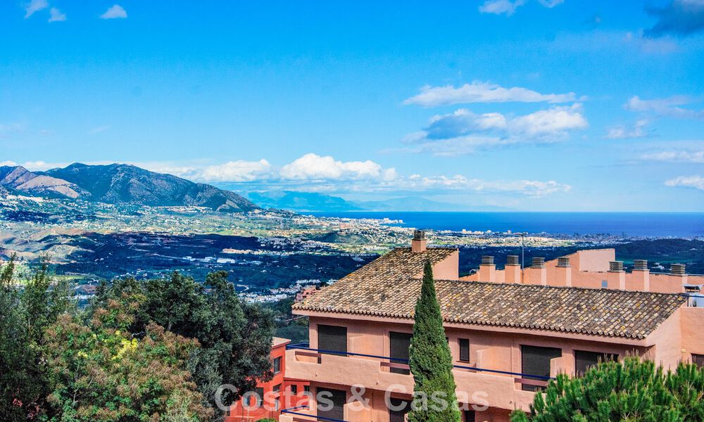 Apartamento de 3 dormitorios con impresionantes vistas en venta en las colinas al este del centro de Marbella 779768
