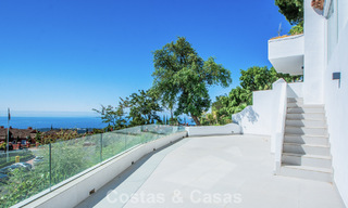Apartamento de 3 dormitorios con impresionantes vistas en venta en las colinas al este del centro de Marbella 779770 