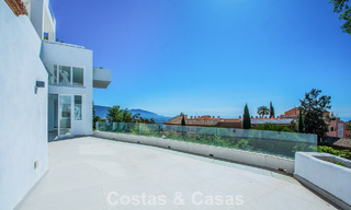 Apartamento de 3 dormitorios con impresionantes vistas en venta en las colinas al este del centro de Marbella 779771 