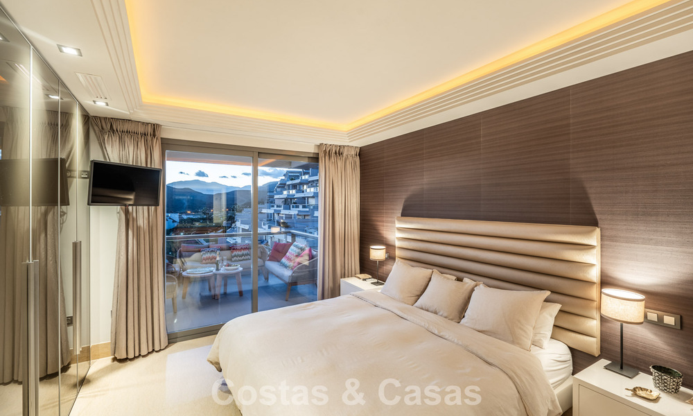 Apartamento contemporáneo con vistas panorámicas al golf y al mar en venta en Marbella - Benahavis 779778