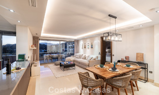 Apartamento contemporáneo con vistas panorámicas al golf y al mar en venta en Marbella - Benahavis 779779 