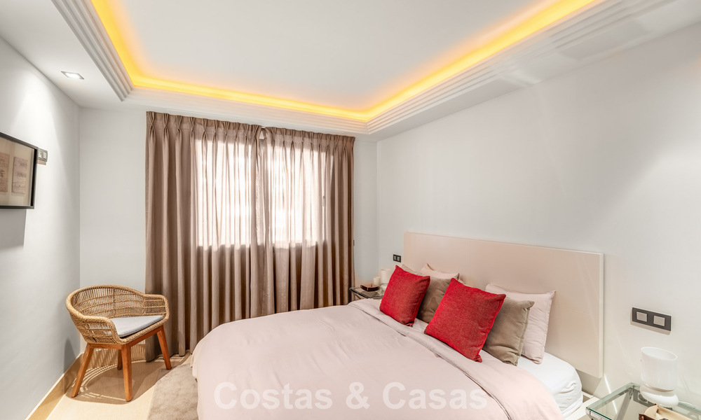 Apartamento contemporáneo con vistas panorámicas al golf y al mar en venta en Marbella - Benahavis 779788