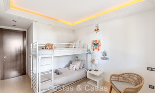 Apartamento contemporáneo con vistas panorámicas al golf y al mar en venta en Marbella - Benahavis 779789 